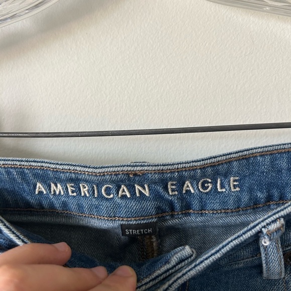 American Eagle Light Wash  Mom Jeans - Picture 3 of 5